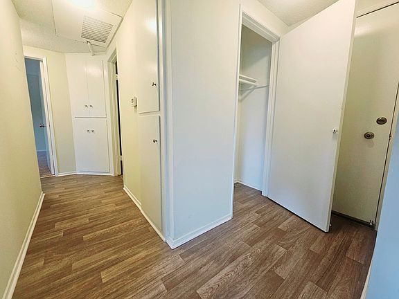 5th image of 8455 Lindley Ave #301