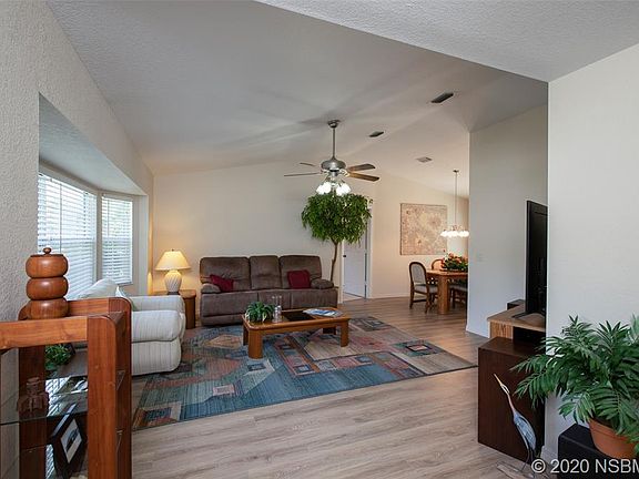 3rd image of 1327 Royal Palm Dr