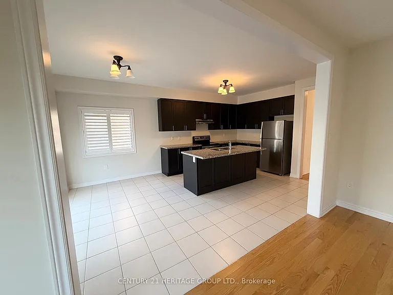 1449 Farrow Cres — Photo 8