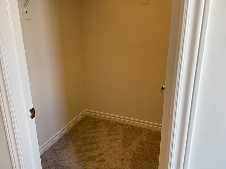 166 Auckland Dr — Photo 32