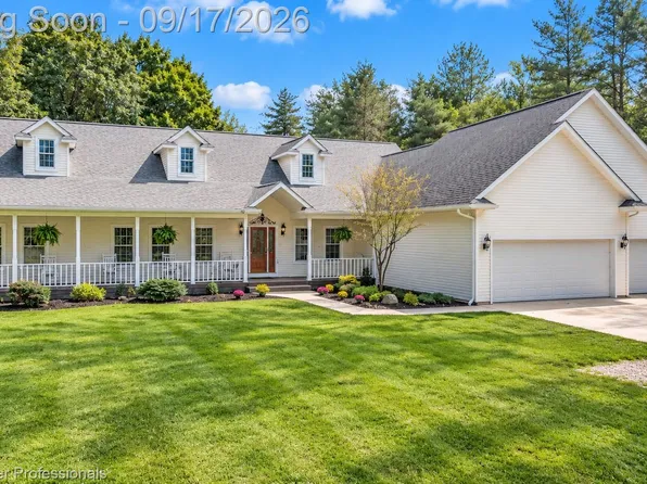 575 Lake George Rd, Oakland, MI 48363
