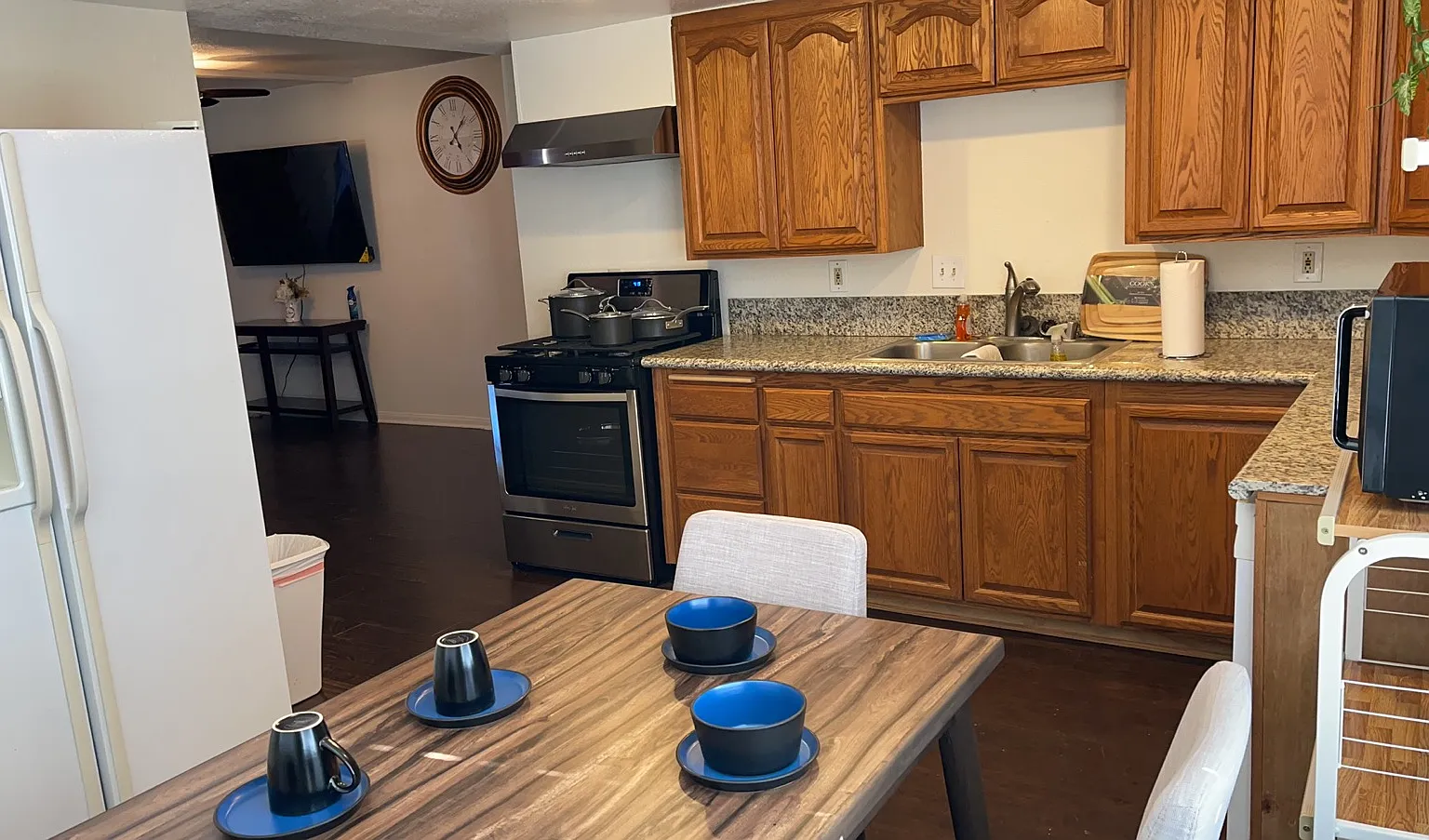 4 bed, 2194 sqft, $4,500 — Photo 4