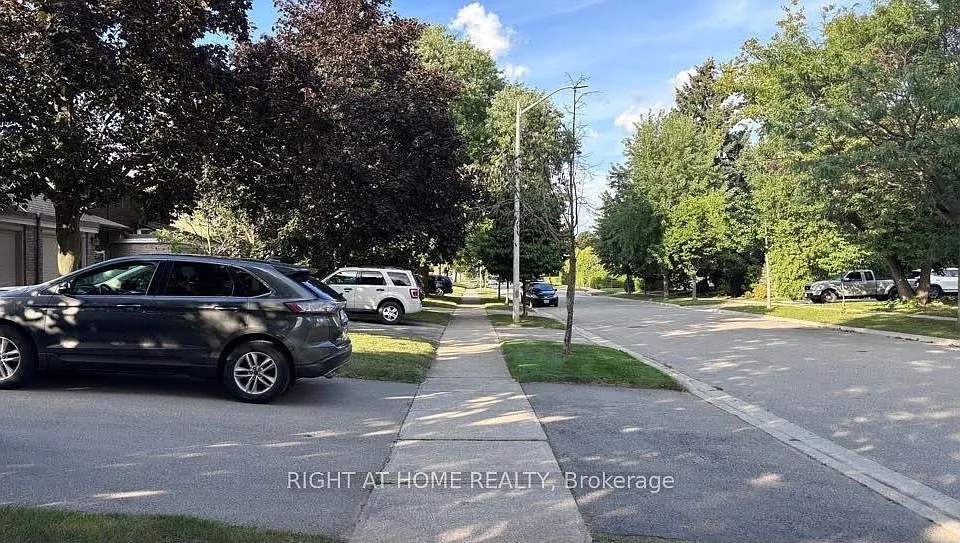 584 Forestwood Cres