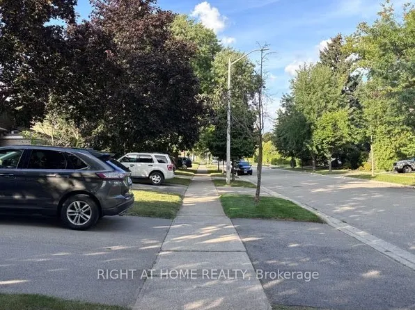 584 Forestwood Cres, Burlington, ON L7L 4K3