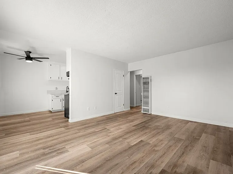 634 W 92nd St — Photo 22