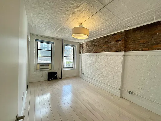 Rented by Vertical Real Estate LLC | media 11