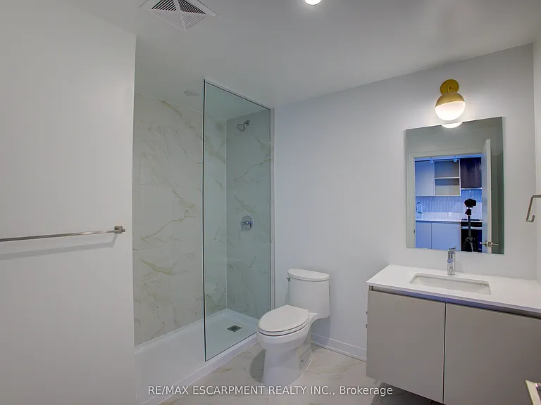 395 Dundas St W #413 — Photo 20
