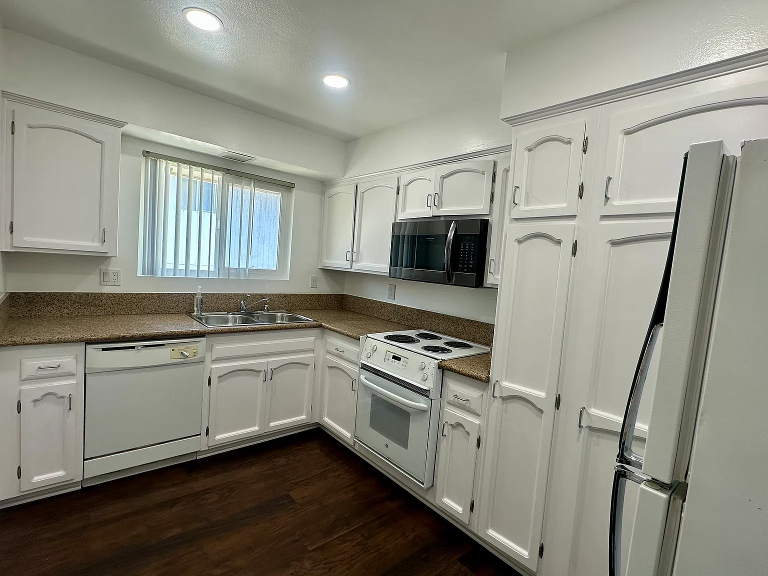 2 bed, 995 sqft, $2,600 — Photo 4