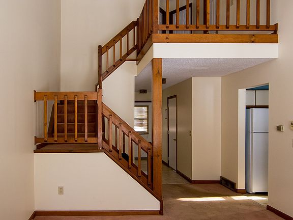 4th image of 3 Greystone Dr