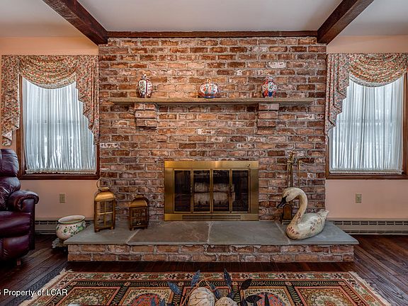 4th image of 18 Louise Rd