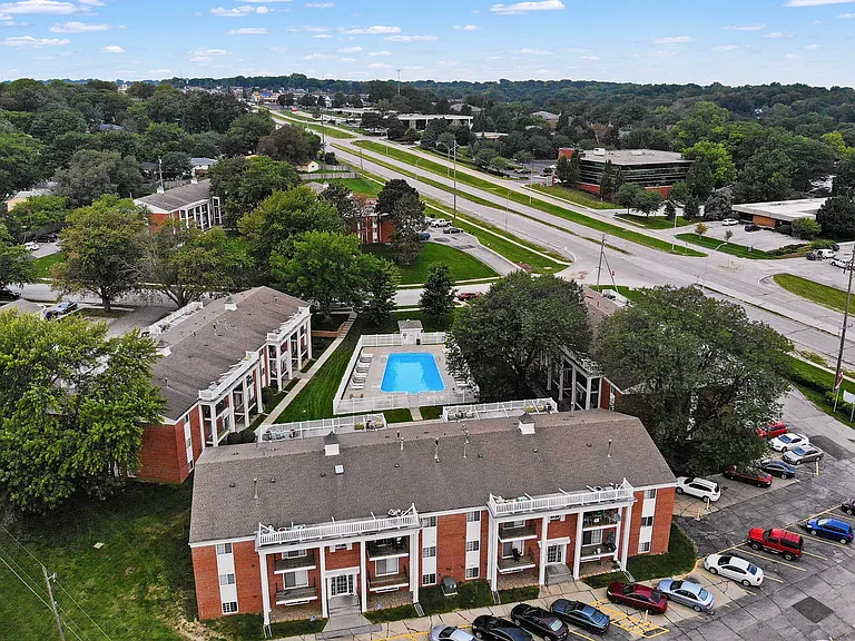 Westwood Apartments — Photo 15
