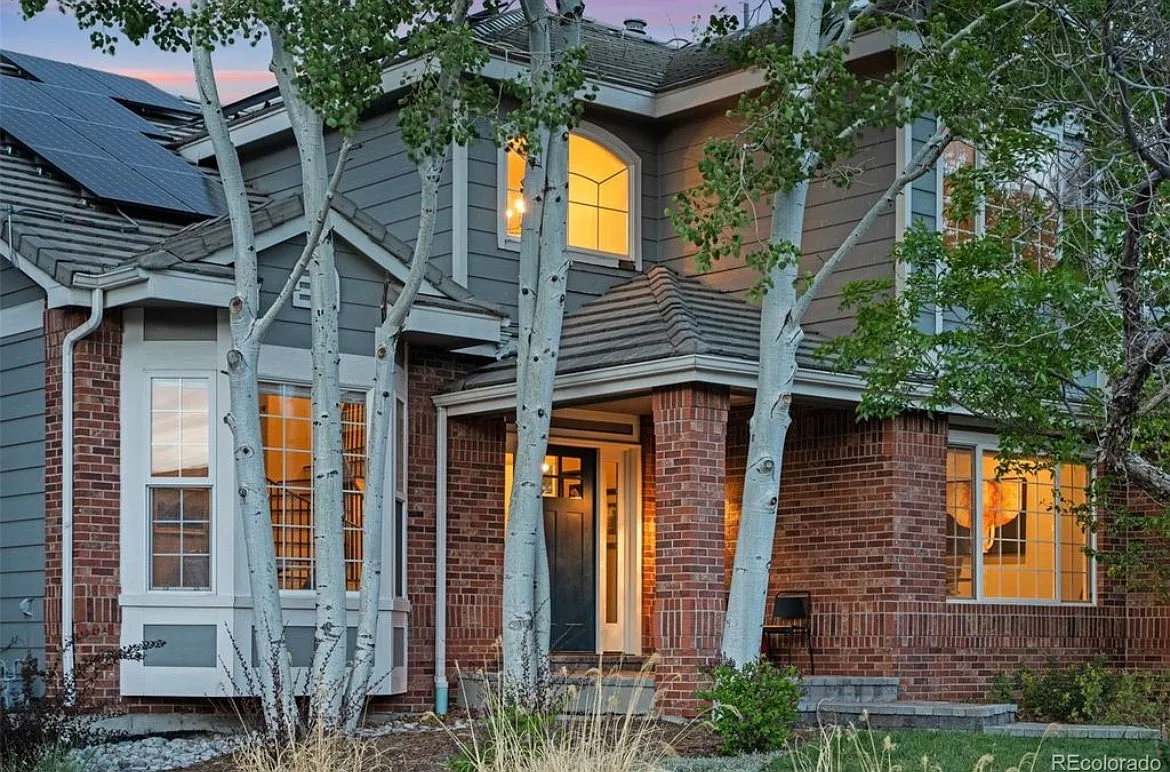 7 bed, 4837 sqft, $7,949 — Photo 3