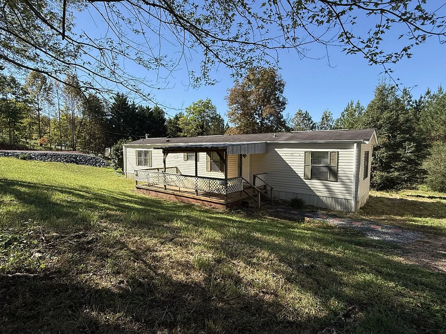 2-Bedroom Home on .75 Acres Marion — Photo 4