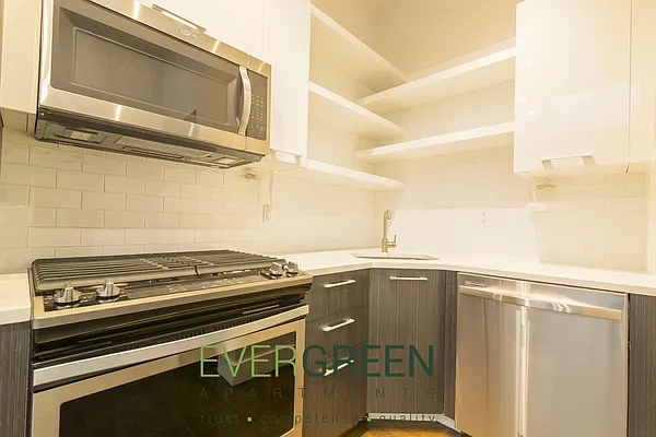 Rented by Evergreen Apartments BK | media 4