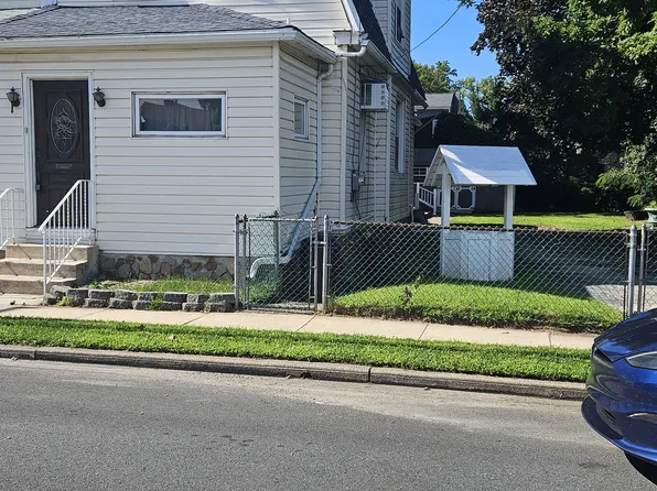 306 Wyandotte St, Lester, PA 19029