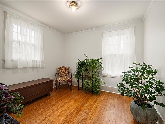 5th image of 523 Broad St