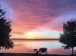 4490 Island View Dr, Oshkosh, WI 54901