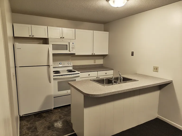 814 Centre St #2 — Photo 6