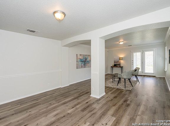 4th image of 2606 Majestic Dr