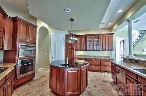 4th image of 2903 Royal Isle Dr