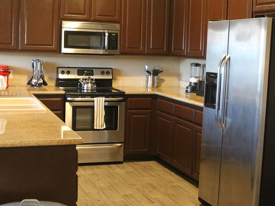 1st image of 113 E Pike St