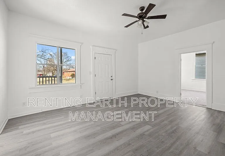 1217 Fulton Ave — Photo 13