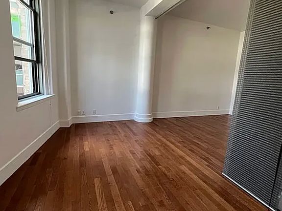 3rd image of 120 Greenwich St APT 6B