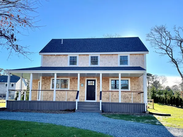 84 California Avenue, Oak Bluffs, MA 02557