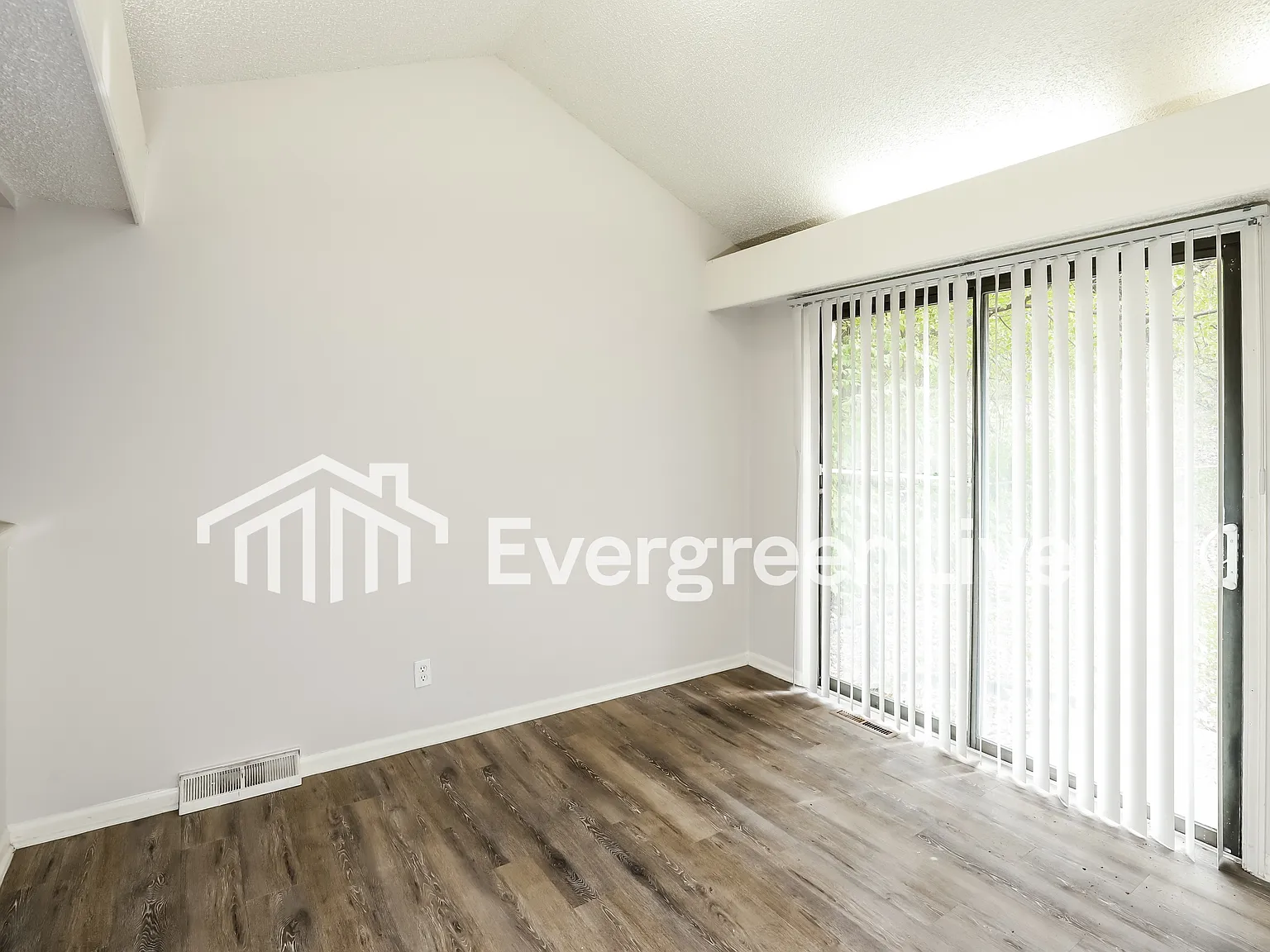 4 bed, 3.0 bath, 1260 sqft, $1,695 — Photo 4