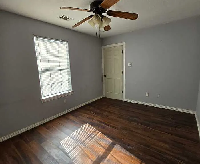 11018 Shady Oaks Dr — Photo 3