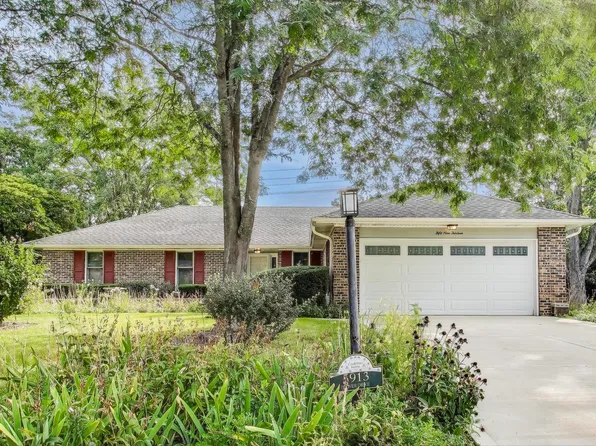 5913 Dover Dr, Lisle, IL 60532