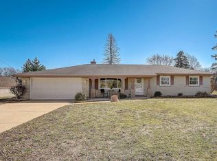 S90W22665 Loretto Ln, Big Bend, WI 53103