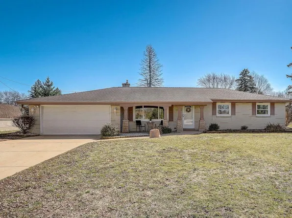 S90W22665 Loretto LANE, Big Bend, WI 53103