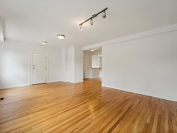 4th image of 5158 N Avers Ave APT 1W