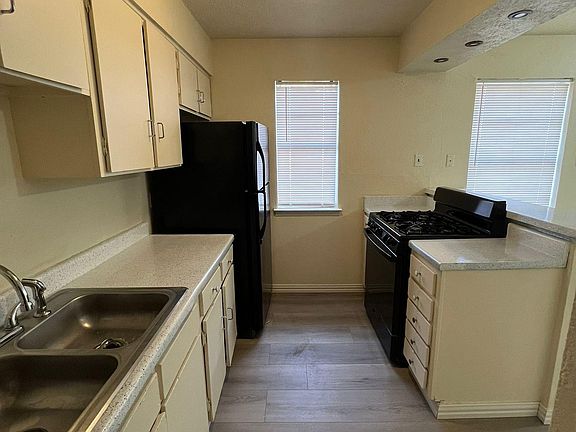 5th image of 2218 El Paso St #2218