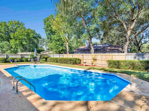 4485 Whisper Ct, Pensacola, FL 32504