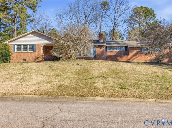 122 Hampton Dr, Colonial Heights, VA 23834