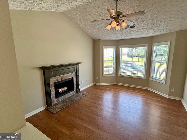1061 Athena Ct — Photo 10