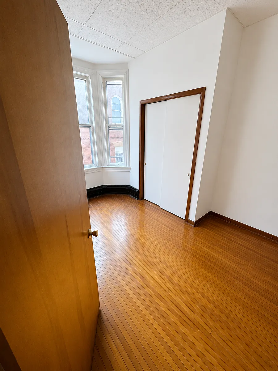 Building Photo - 723 Centre St #A