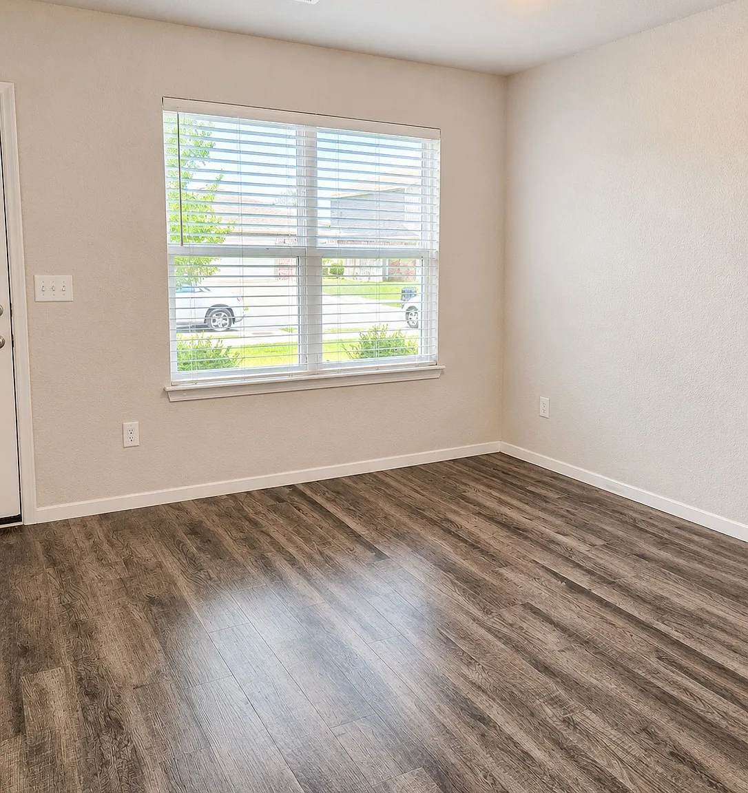 3 bed, 1636 sqft, $1,900 — Photo 2