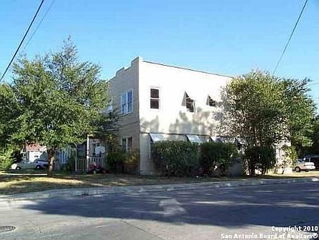 1st image of 640 W Lullwood Ave