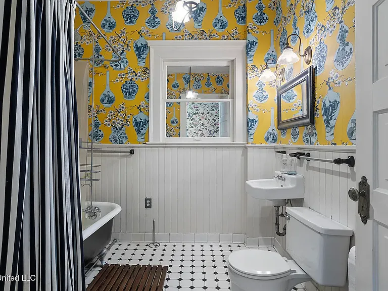 1704 N State St — Photo 18