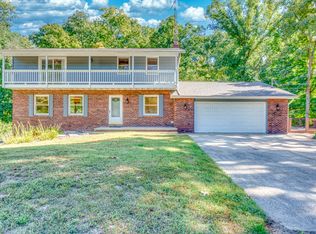 16578 N Oak Hill Ln, Mount Vernon, IL 62864