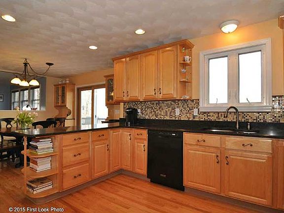 4th image of 7 Lupine Ct