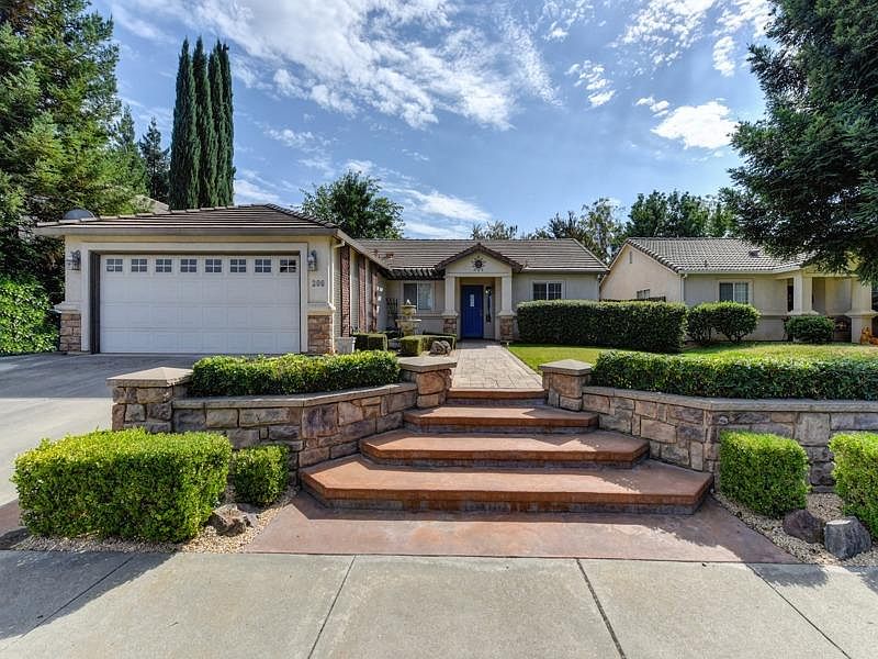 1st image of 206 River Oaks Dr