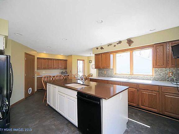 2nd image of 27 Old Farm North Ct