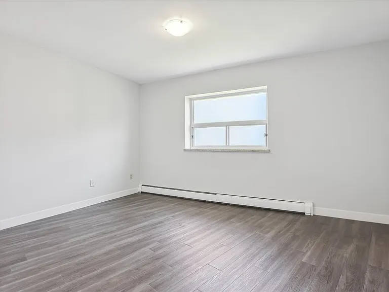 5200 Lakeshore Rd — Photo 13