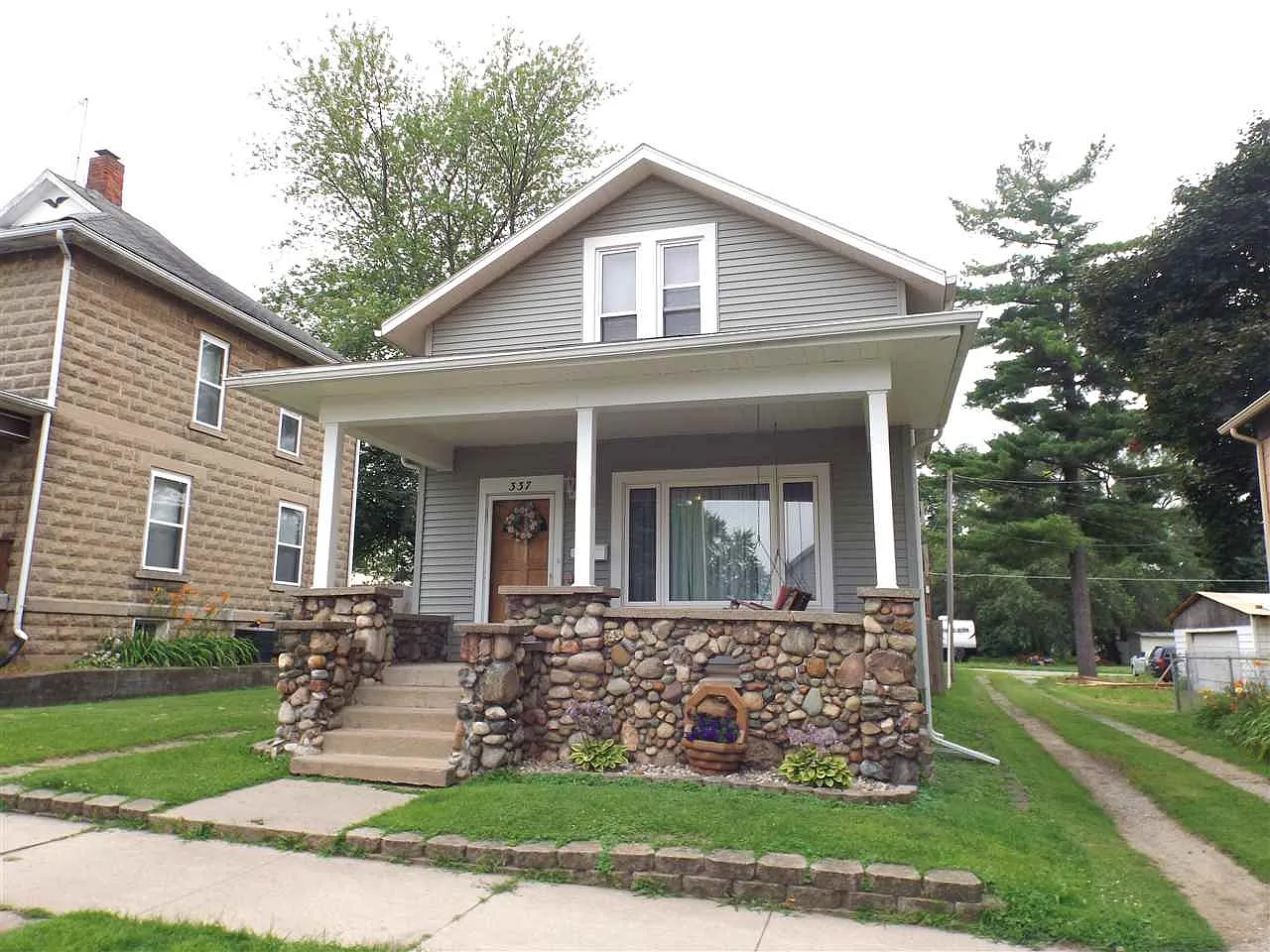 337 N Oak St photo 1