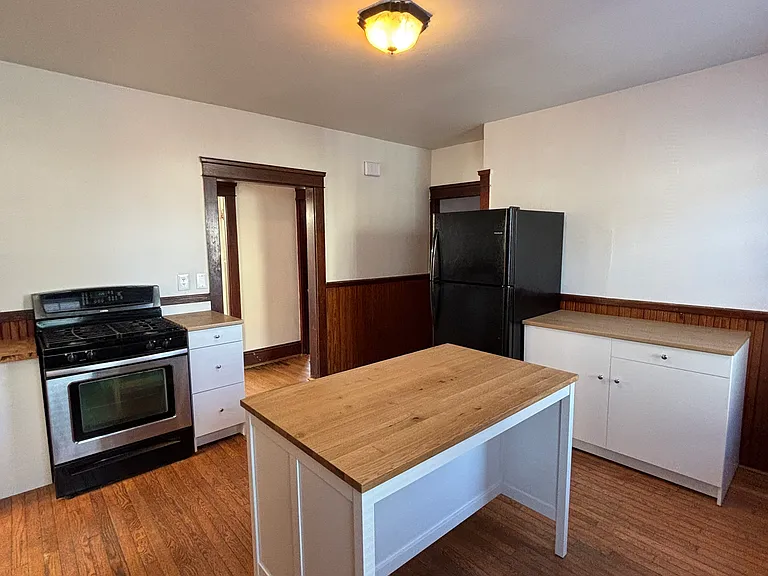 580 Admiral St — Photo 7