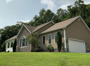151 Oak Leaf Dr, Caldwell, WV 24925